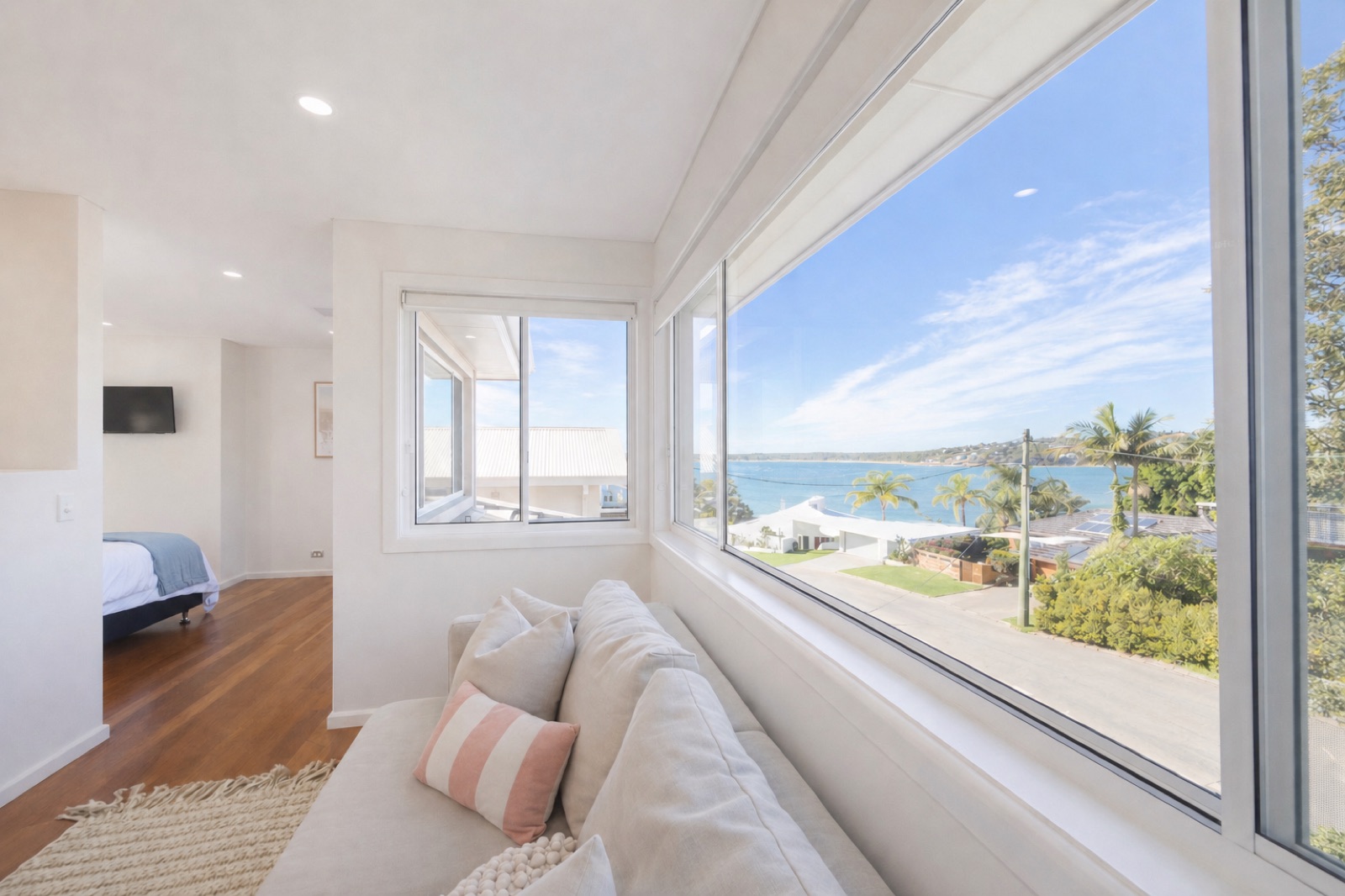 Beachside Family Home with Water Views — photo 2