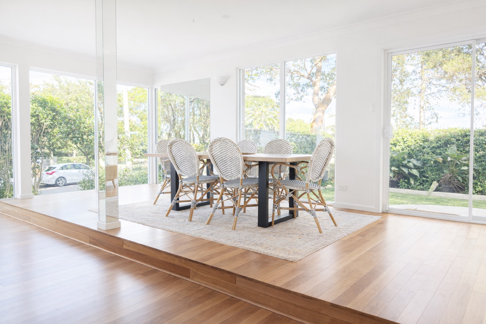 Beachside Family Home with Water Views — photo 3