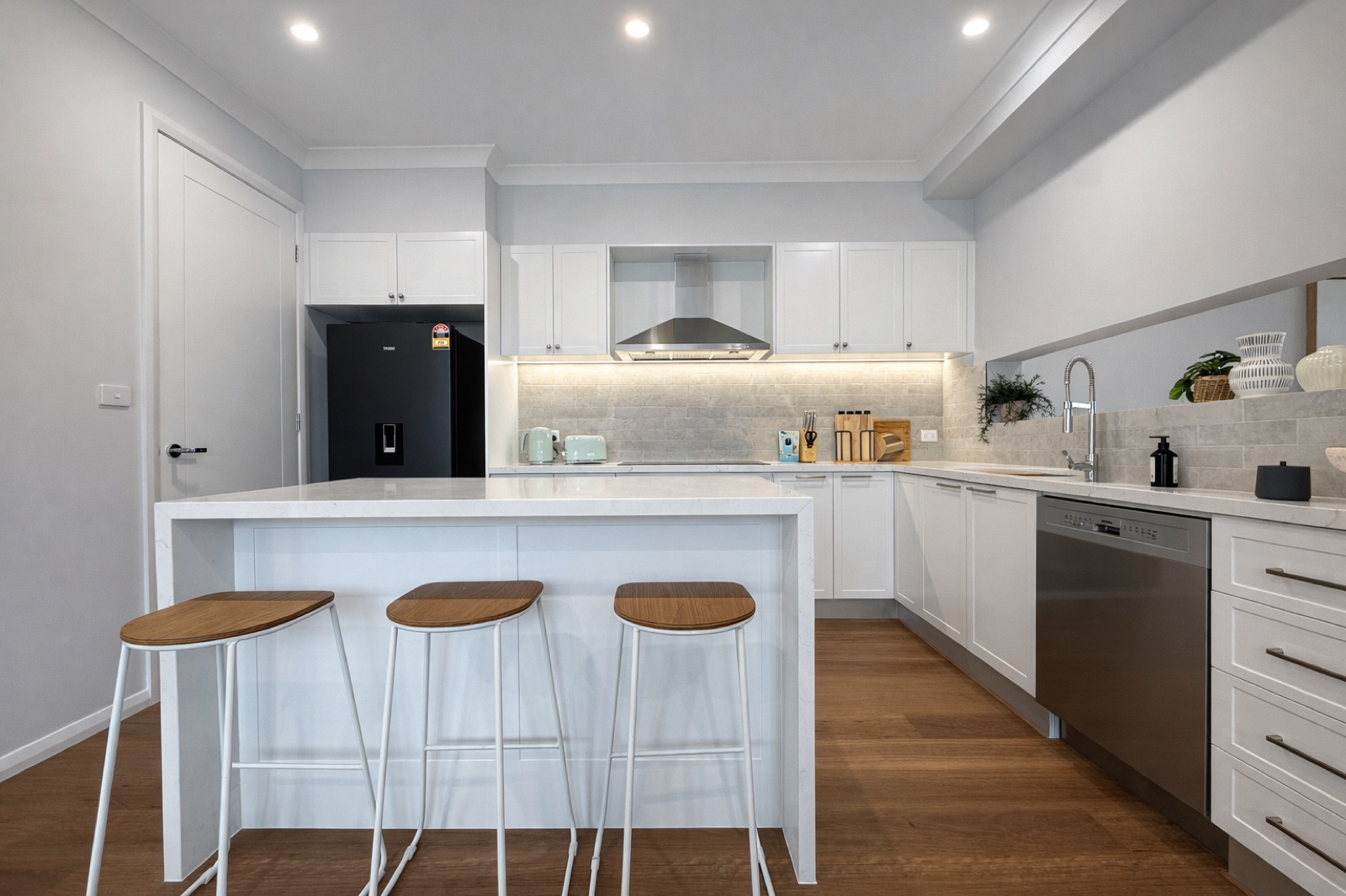 Hamptons Style 4 Bed Duplex near Gymea Village — photo 2
