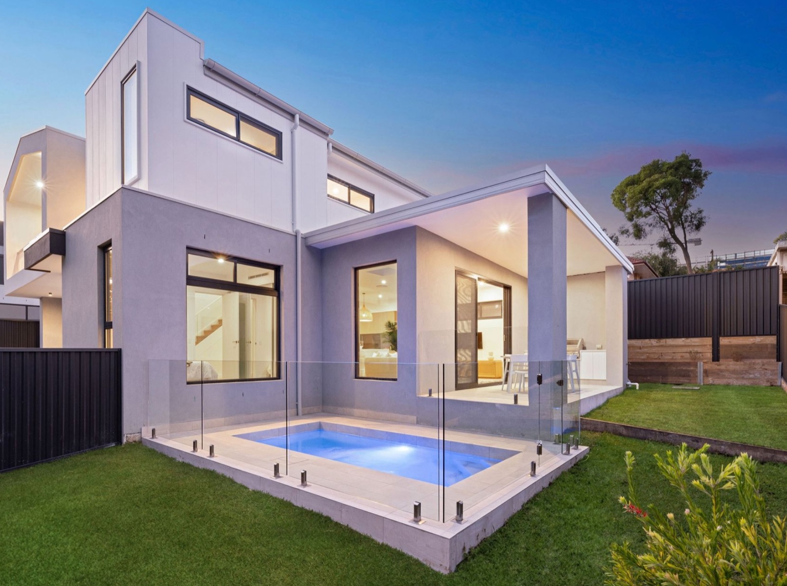 Luxurious 5 Bed Retreat + Pool near Gymea Village — photo 2