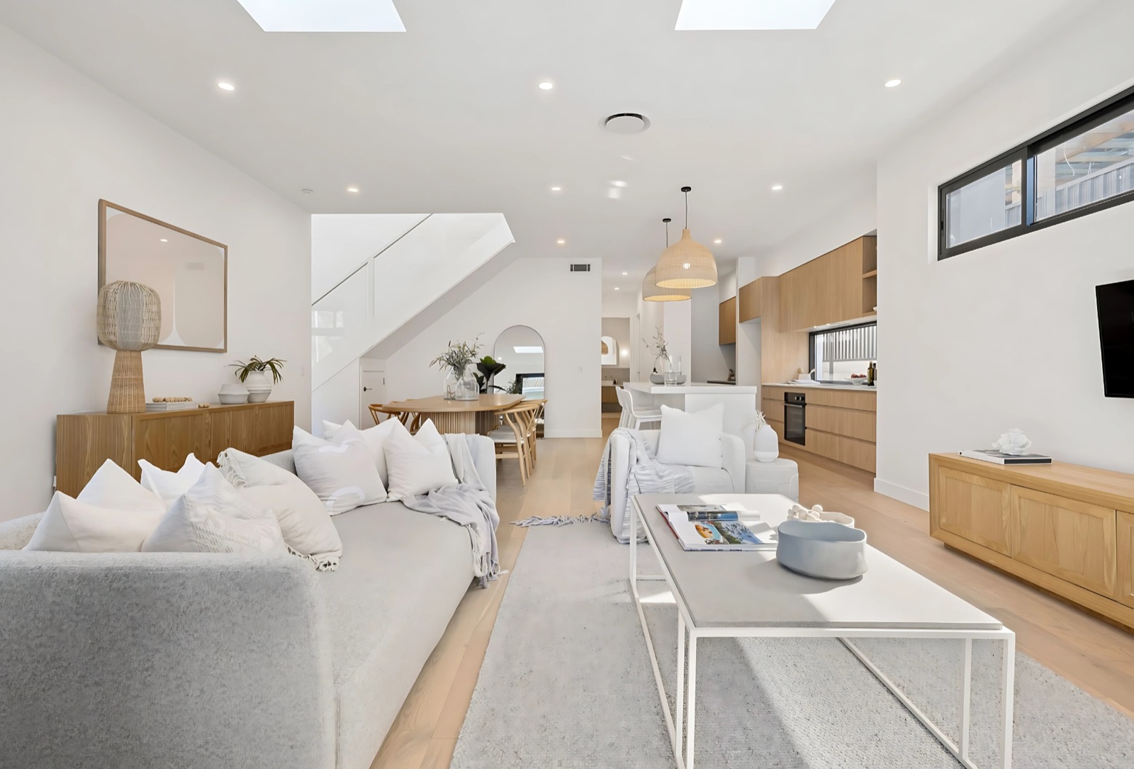 Luxurious 5 Bed Retreat + Pool near Gymea Village — photo 5